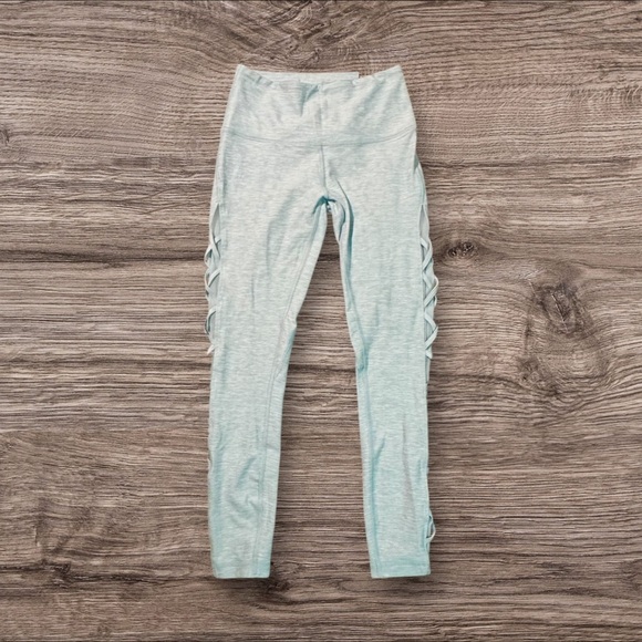 NWT Victoria’s Secret Light Blue 7/8 Length Leggings with Side Detail Size 4 - Picture 2 of 6